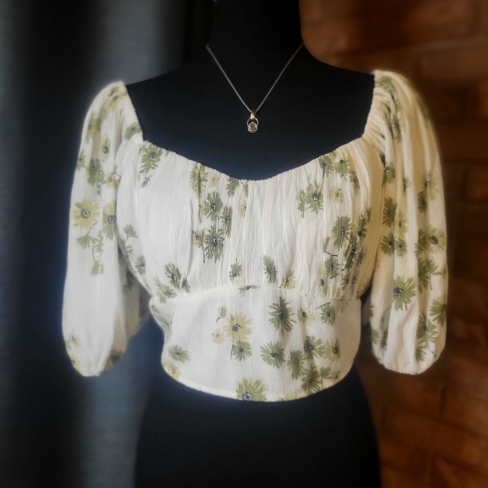 Abercrombie & Fitch Women's Green/White Floral Smocked Blouse - Size L